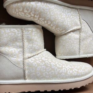 UGG Cream Patterned Winter Boots